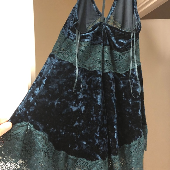 Free People Tops - free people emerald velvet/lace tanktop